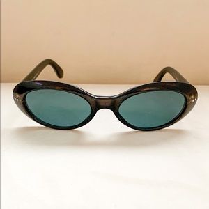 Vintage Gucci sunglasses in original case